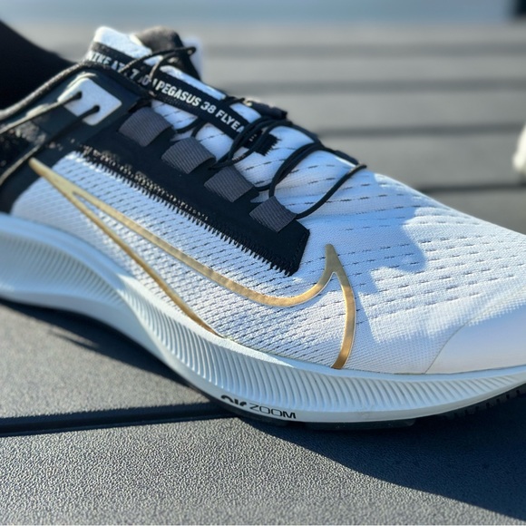 Nike Air Zoom Pegasus 38 Fly Ease Photon Dust Gold Metallic Coin sz 10.0 DA6674 - Picture 4 of 6